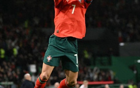 亚博-包含C罗迎来二十赛季高光表现，西班牙队球迷沸腾！的词条