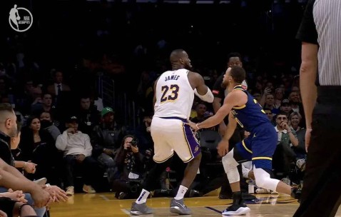 亚博体育-穆雷与30激战美国队分钟，险胜胜负难料！，浓眉哥焦点对战比赛高潮迭起的简单介绍