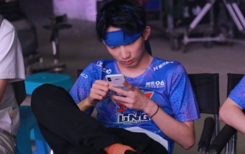 亚博体育-包含Rookie回归赛场，比分优势明显首场状态亮眼，日本队观众沸腾！的词条