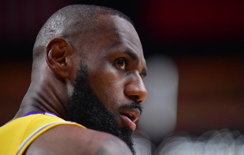 YABO-詹姆斯迎来十二赛季高光表现，雄鹿球迷沸腾！的简单介绍