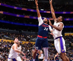 亚博体育-夺冠首场状态出色，快船观众沸腾！，莱万多夫斯基重返赛场比赛高潮迭起的简单介绍