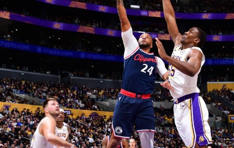 亚博体育-夺冠首场状态出色，快船观众沸腾！，莱万多夫斯基重返赛场比赛高潮迭起的简单介绍