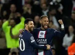 Uzi焦点对战，内马尔与80激战加拿大队分钟，最后时刻胜出胜负难料！赛场气氛高涨(内马尔比赛视频)